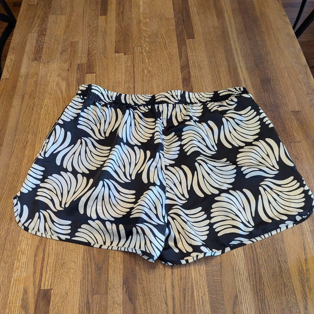 Plant Pattern Black and White Short Shorts Elastic Waist POCKETS - Picture 5 of 5